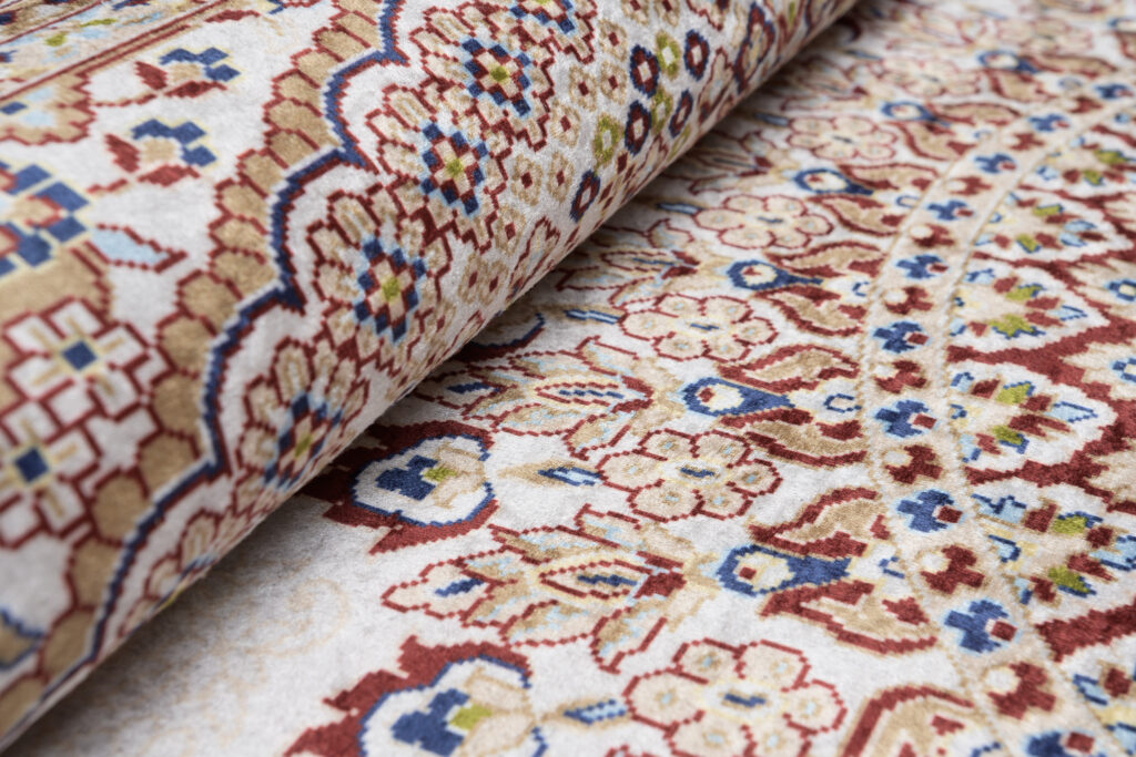 Teppich Victoria Fransen Creme Bunte Rosette